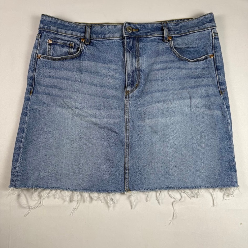 Loft Womens Light Wash Denim Mini Skirt Raw Frayed Hem Size 12 Stretch